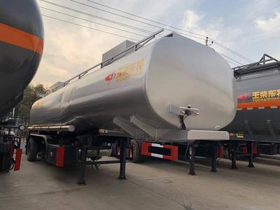 普貨內(nèi)涂層罐車31噸凈水劑罐車鋼襯塑運(yùn)水半掛車制造廠家